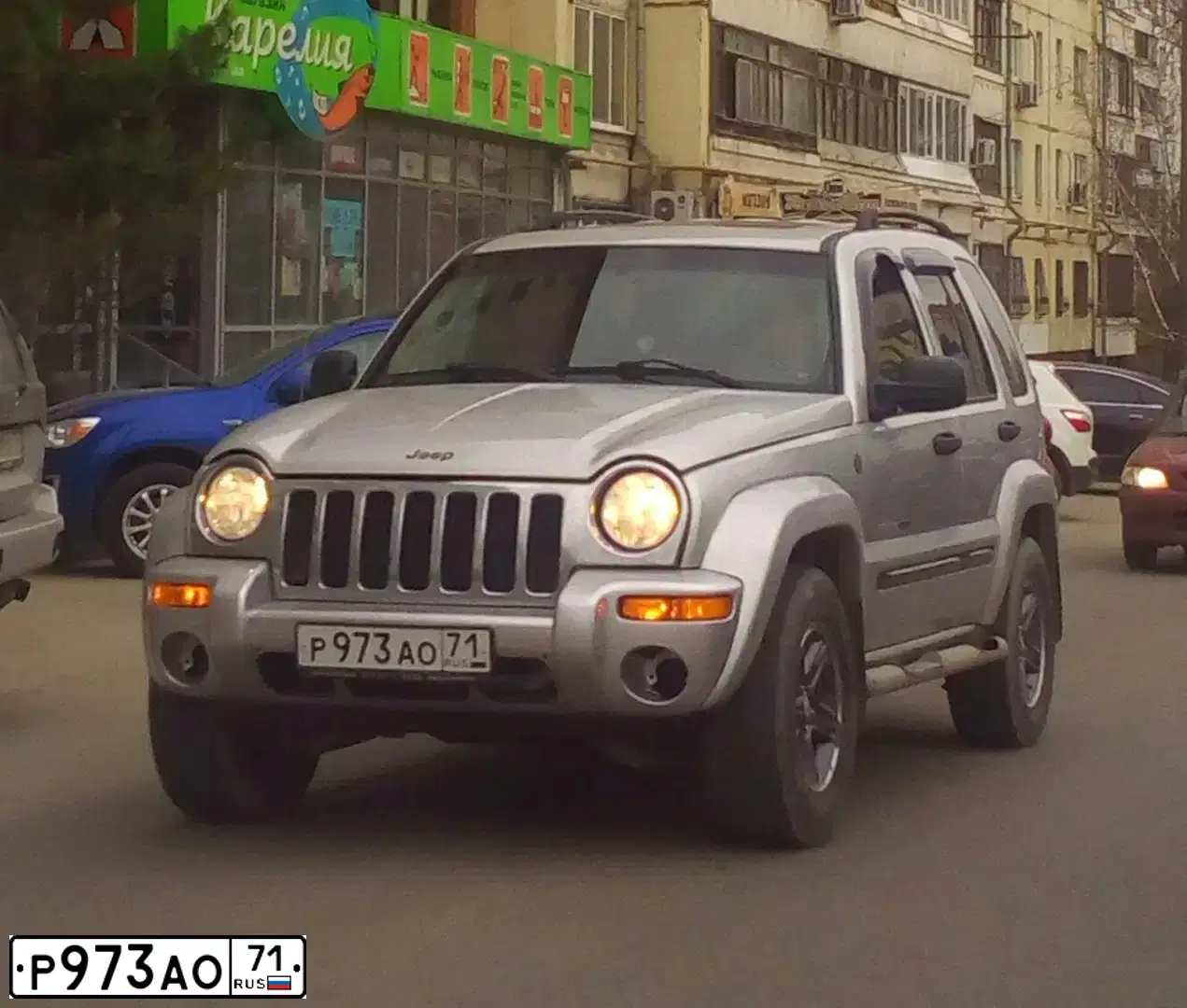 Фото автомобиля JEEP LIBERTY, 2004 — госномер Р973АО71. Цвет: СЕРЕБРИСТЫЙ