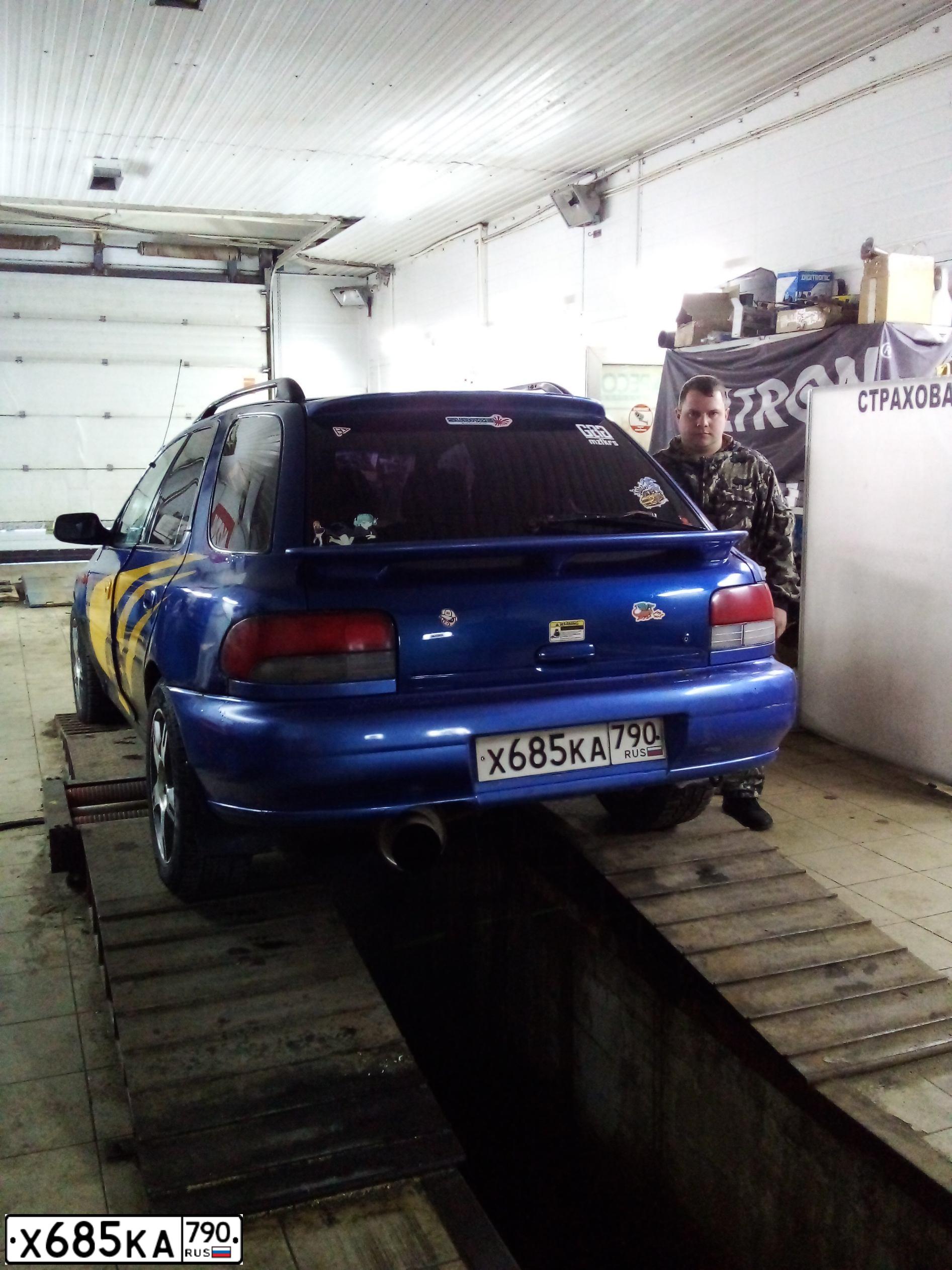 Фото автомобиля SUBARU IMPREZA, 1998 — госномер Х685КА790. Цвет: синий