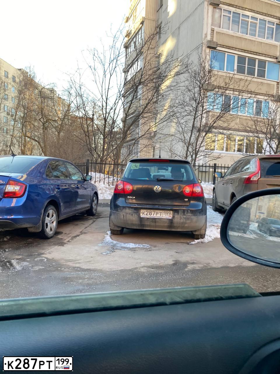 Фото автомобиля VOLKSWAGEN GOLF, 2008 — госномер К287РТ199. Цвет: ЧЕРНЫЙ