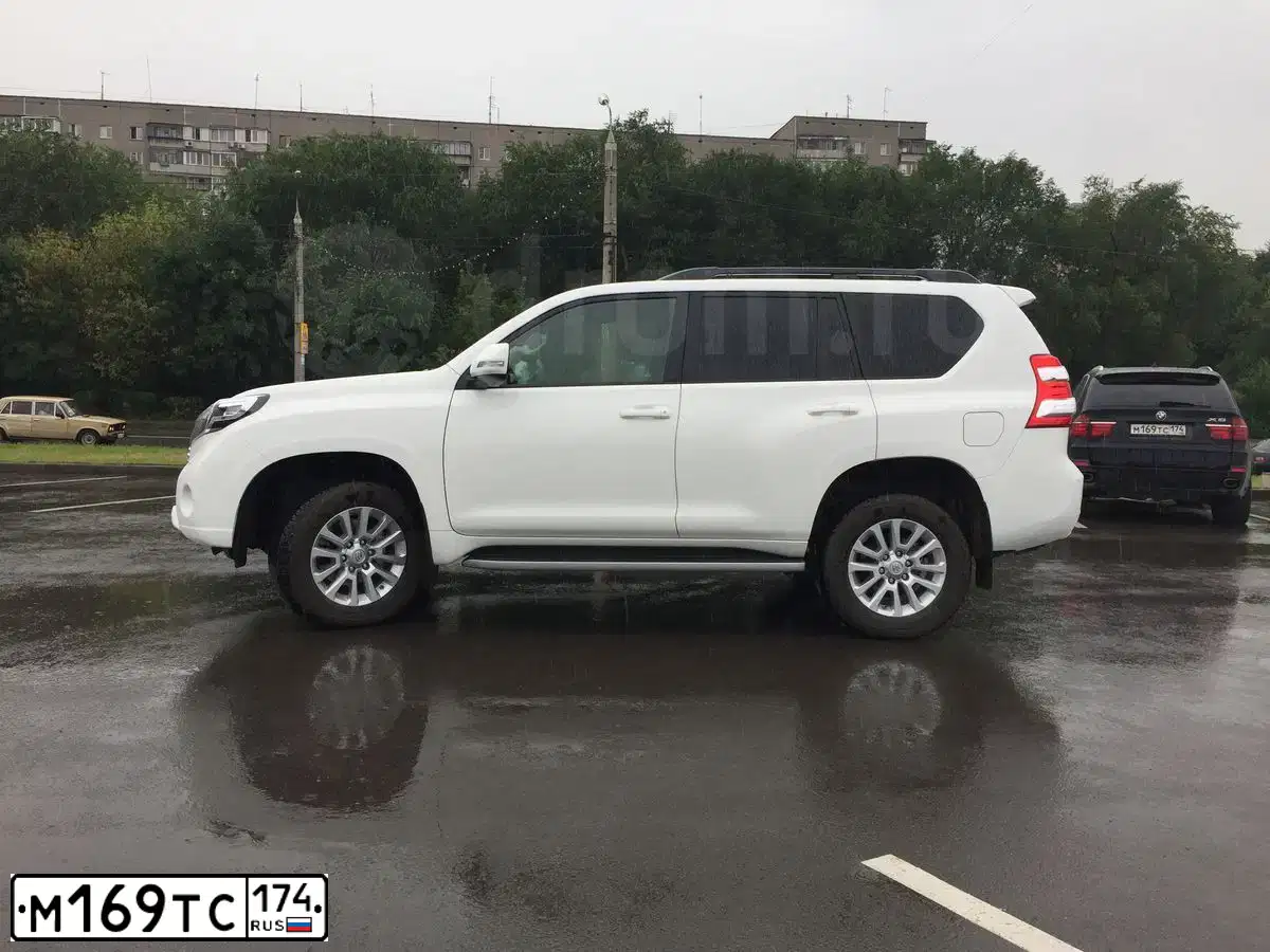 Фото автомобиля BMW X5, 2007 — госномер Н111АВ174. Цвет: ТЕМНО-СИНИЙ