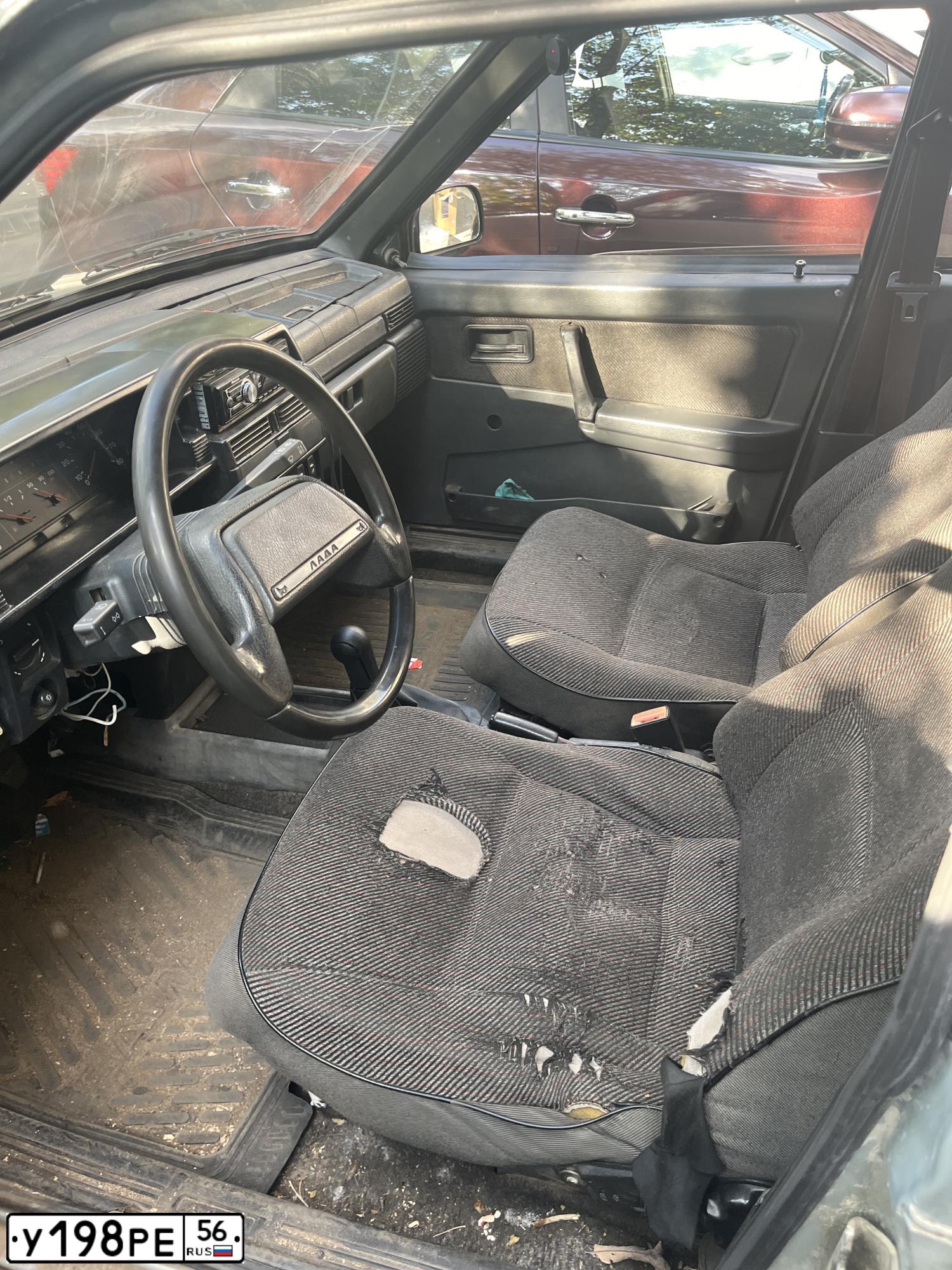 Фото автомобиля LADA 2109 SAMARA, 2002 — госномер У198РЕ56. Цвет: СЕРЕБРИСТО-ЖЕЛТО-ЗЕЛЕНЫЙ