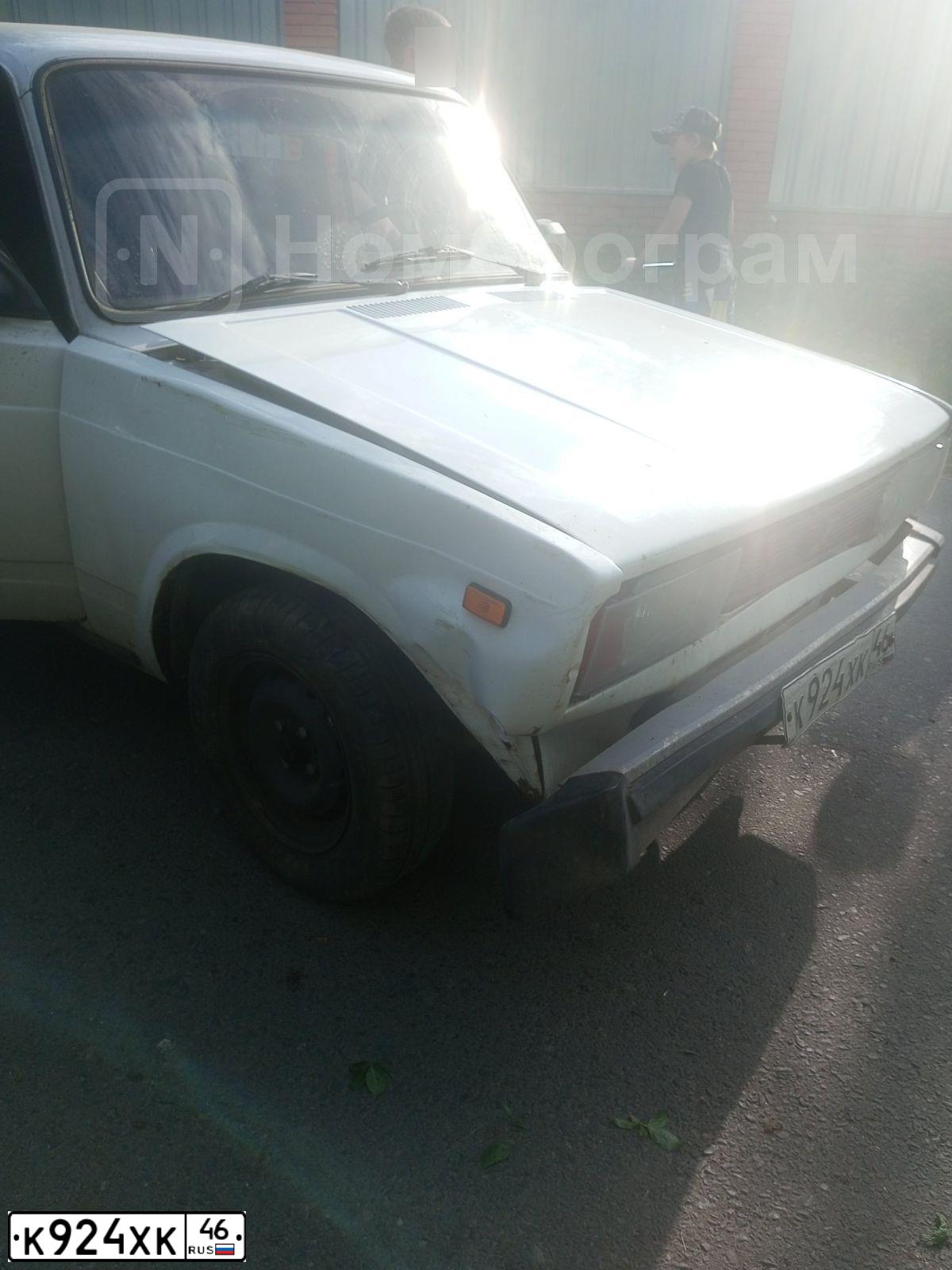 Фото автомобиля LADA 2105 LADA, 2004 — госномер В263ЕР01. Цвет: синий
