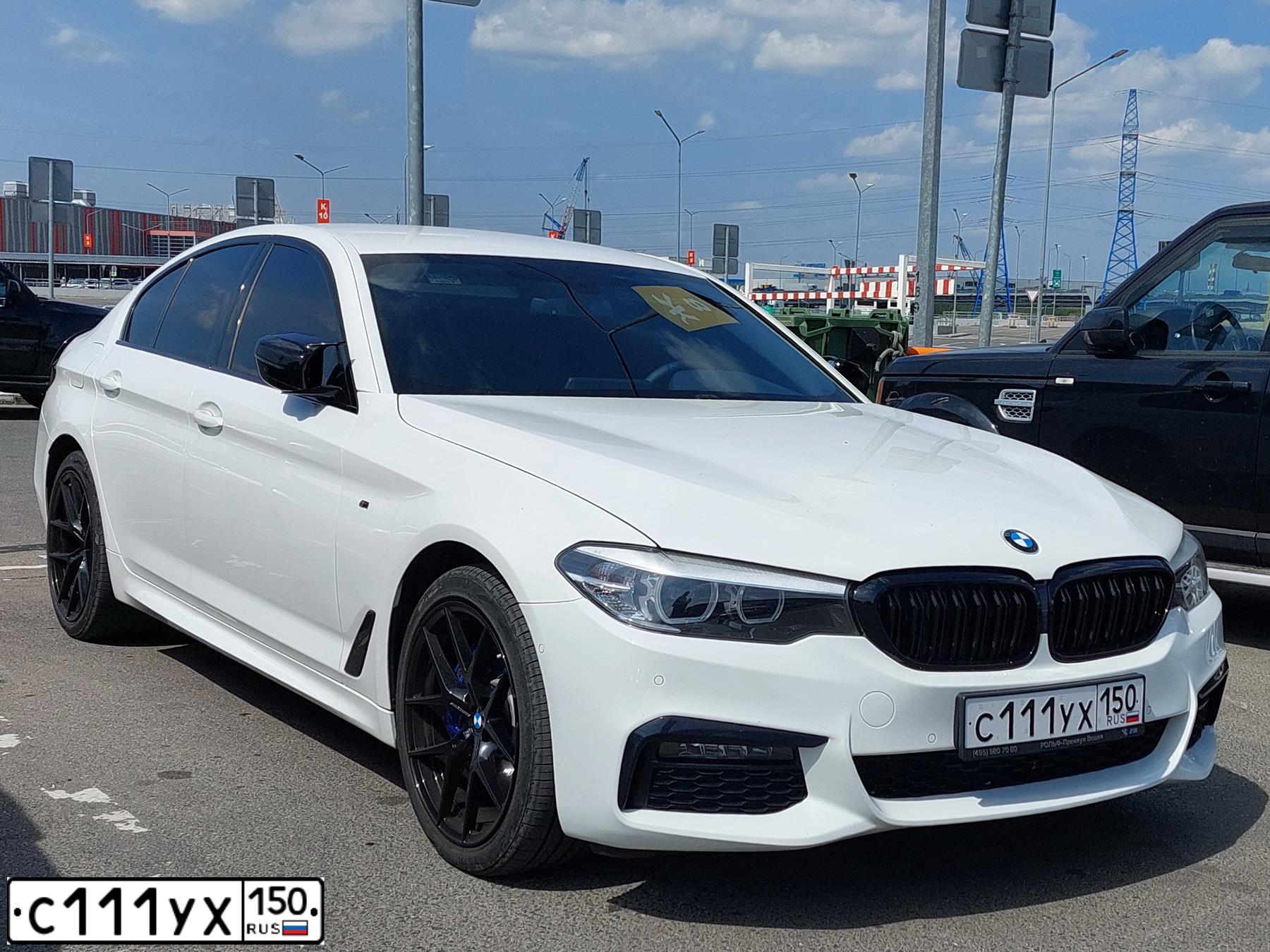 Фото автомобиля BMW SERIE 5, 2020 — госномер С111УХ150. Цвет: Белый