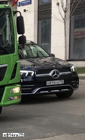 Фото автомобиля МЕРСЕДЕС-БЕНЦ GLE 300 D 4MATIC, 2021 — госномер М270СК67. Цвет: синий