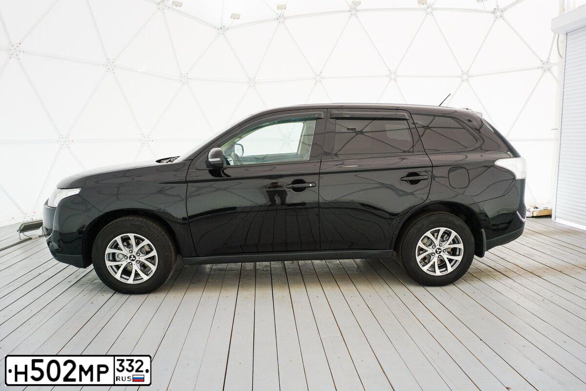 Фото автомобиля MITSUBISHI OUTLANDER, 2012 — госномер Е090НМ33. Цвет: ЧЕРНЫЙ
