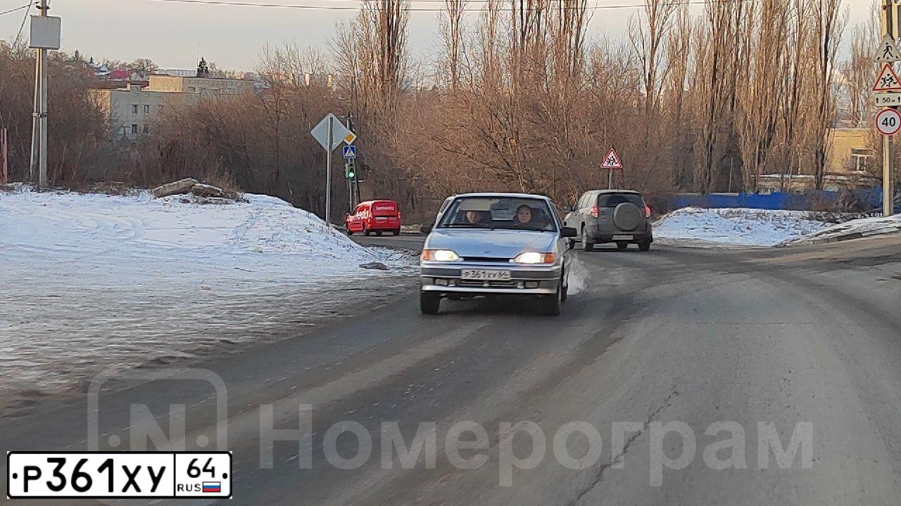 Фото автомобиля LADA 2110, 2000 — госномер К888НУ64. Цвет: СЕРЕБРИСТЫЙ ЖЕЛТО-ЗЕЛЕНЫЙ