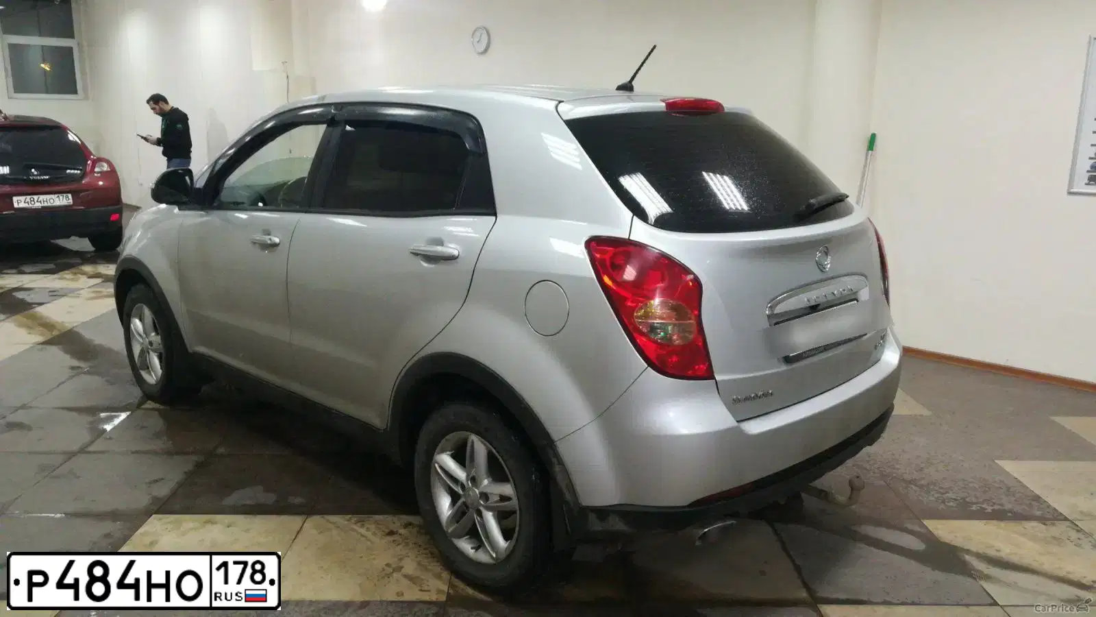 Фото автомобиля VOLVO C30, 2007 — госномер В843ОР98. Цвет: Красный