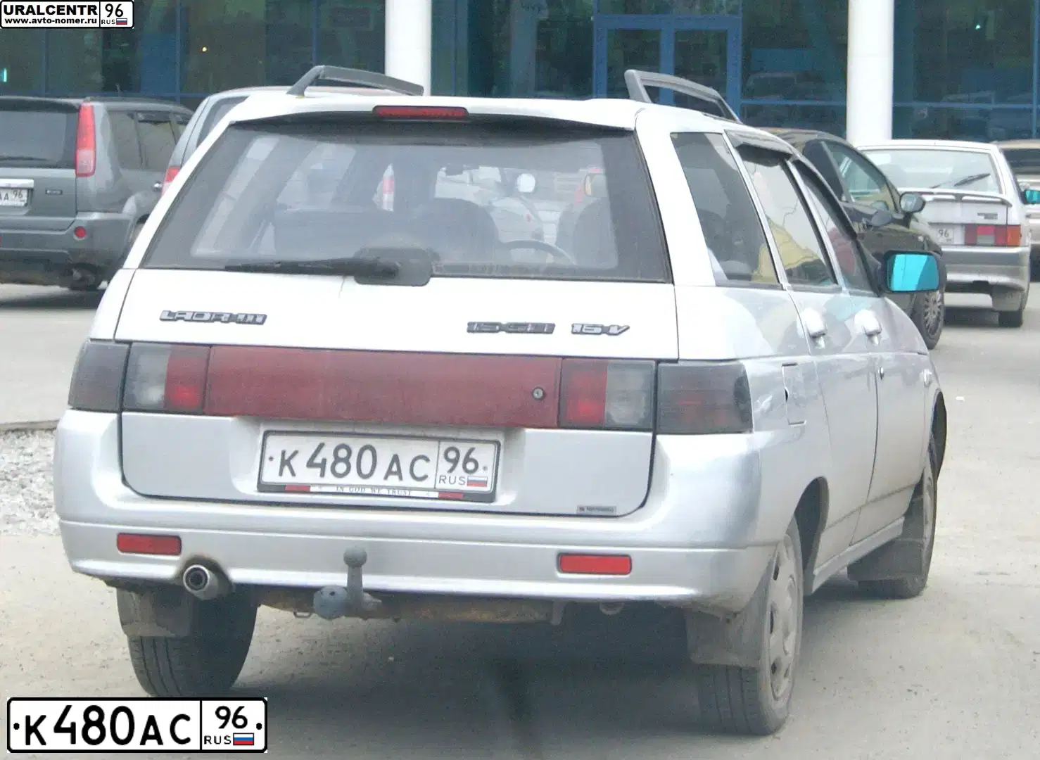 Фото автомобиля LADA 2111 LADA, 2002 — госномер К480АС96. Цвет: СВЕТЛО-СЕРЫЙ