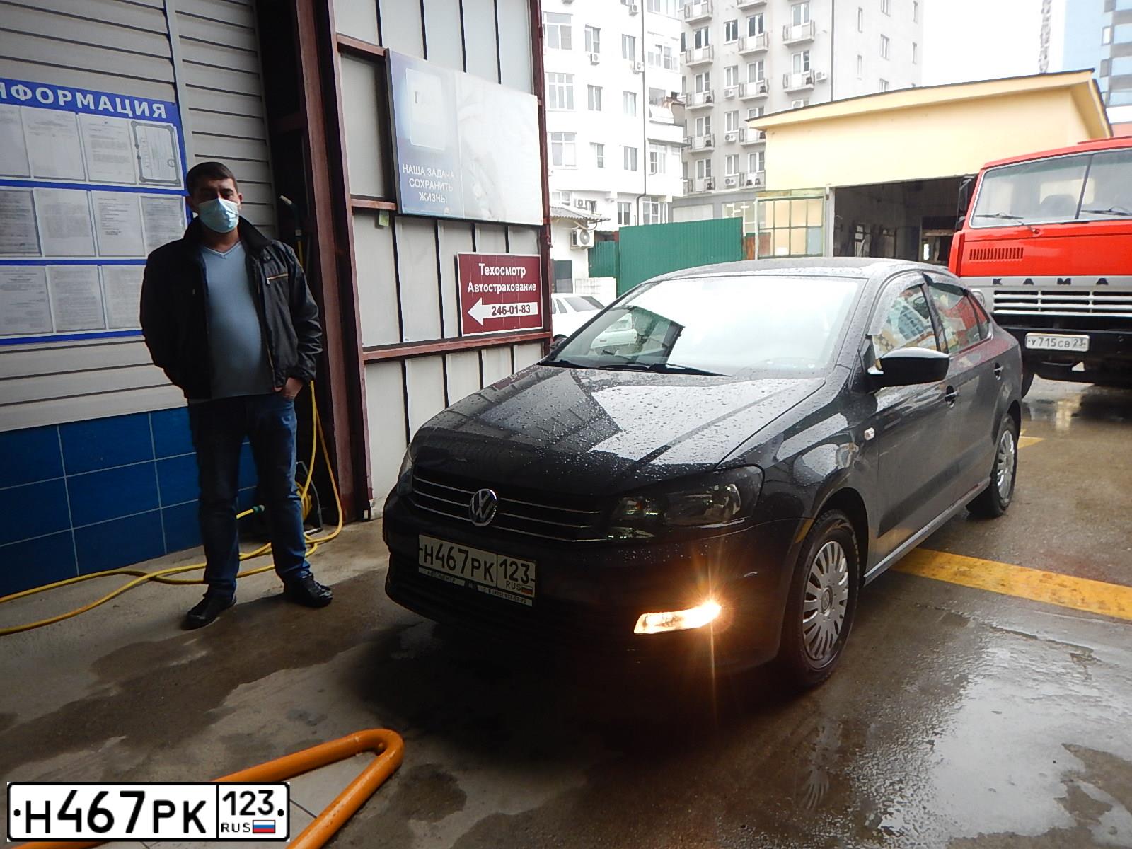 Фото автомобиля VOLKSWAGEN POLO, 2015 — госномер О593ТА60. Цвет: Серый