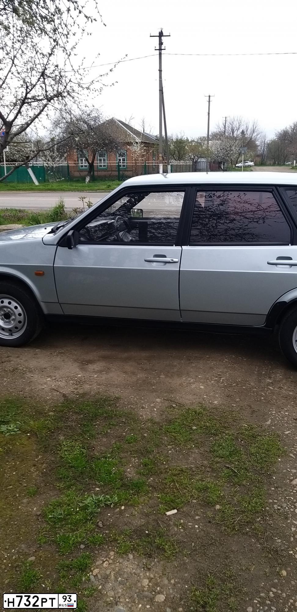 Фото автомобиля LADA 2109, 2000 — госномер Е425РС193. Цвет: СЕРЕБРИСТО-ГОЛУБОЙ