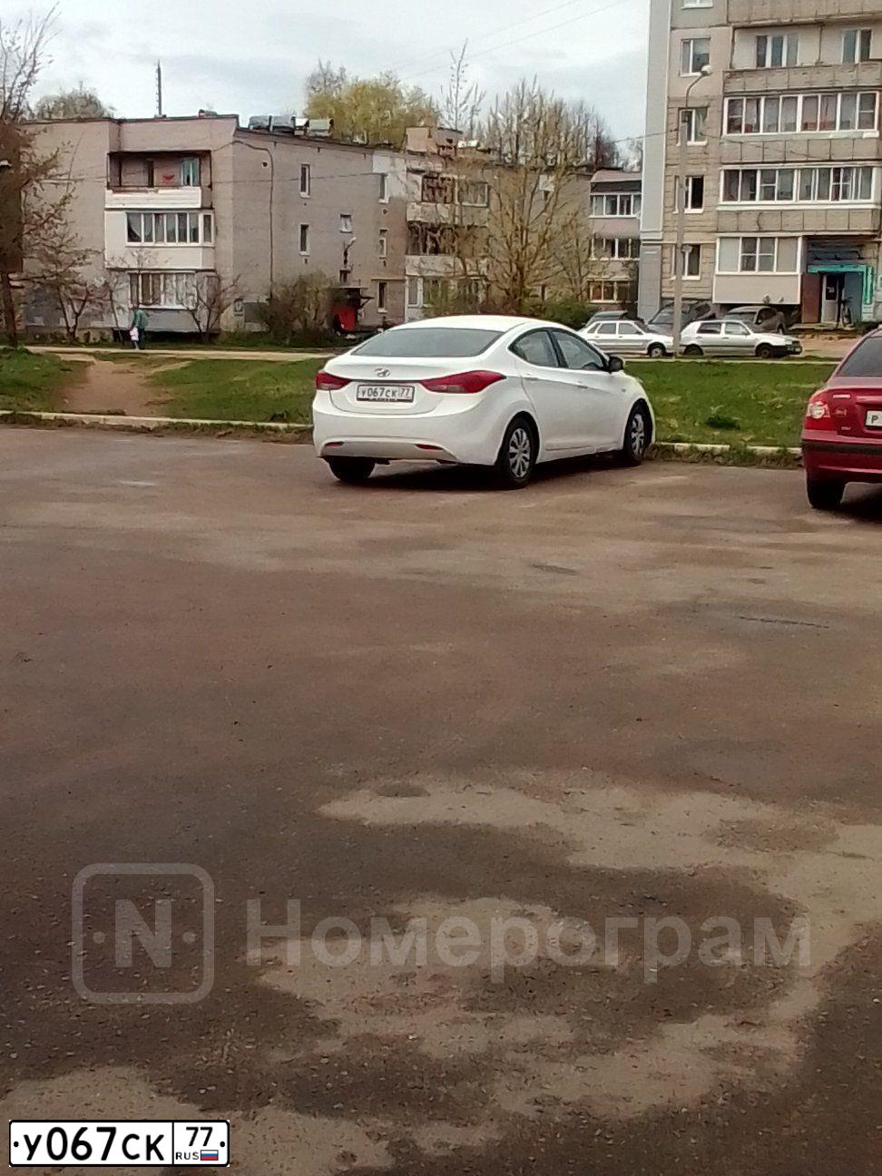 Фото автомобиля RENAULT R 19, 1997 — госномер У067СК77. Цвет: СЕРЫЙ