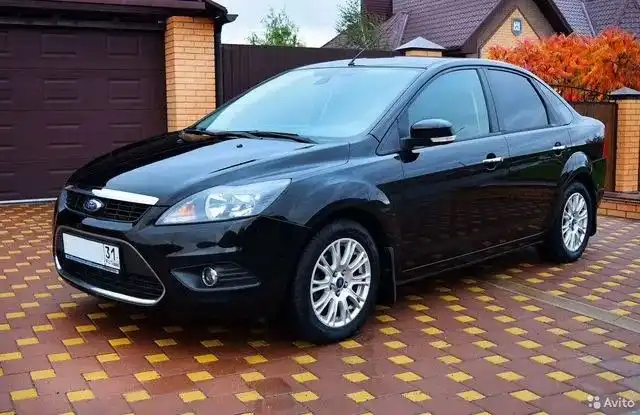 Фото автомобиля FORD FOCUS, 2011 — госномер Р531ОЕ31. Цвет: ЧЕРНЫЙ