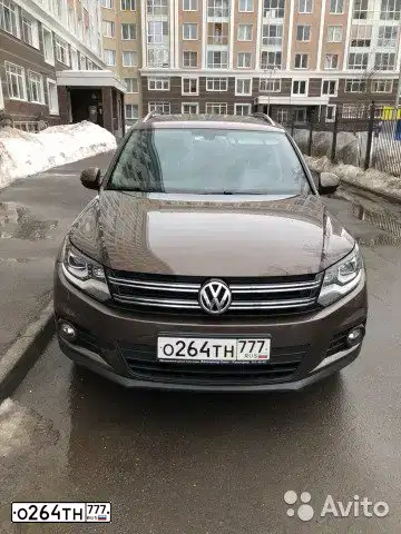 Фото автомобиля VOLKSWAGEN TIGUAN, 2016 — госномер О264ТН777. Цвет: КОРИЧНЕВЫЙ