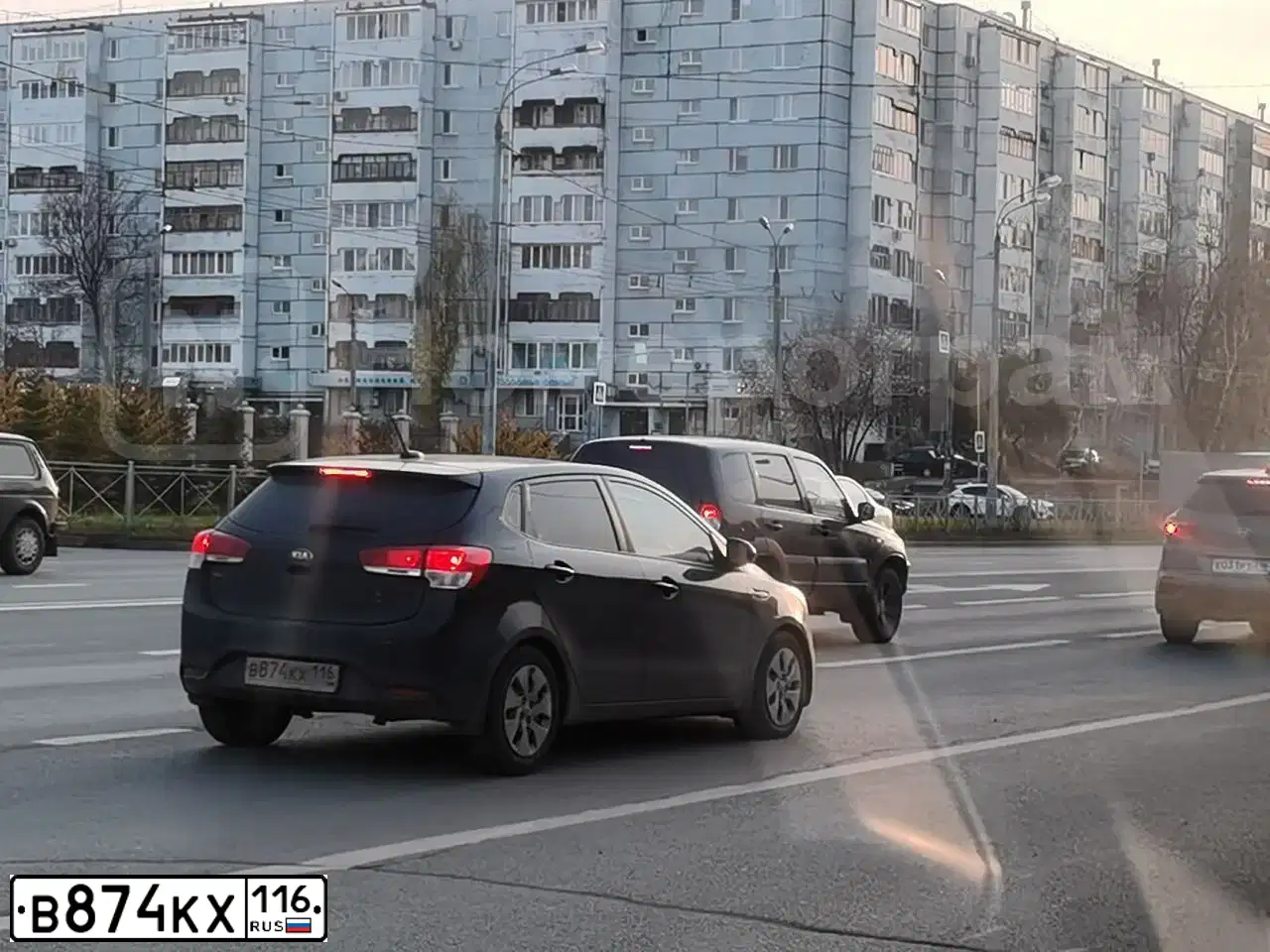 Фото автомобиля KIA RIO, 2017 — госномер Р880ОО716. Цвет: ЧЕРНЫЙ