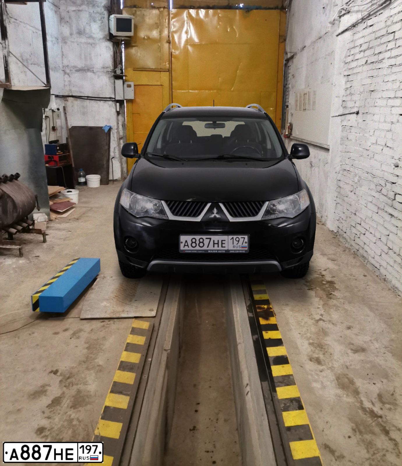 Фото автомобиля MITSUBISHI OUTLANDER, 2007 — госномер Х083УМ69. Цвет: ЧЕРНЫЙ