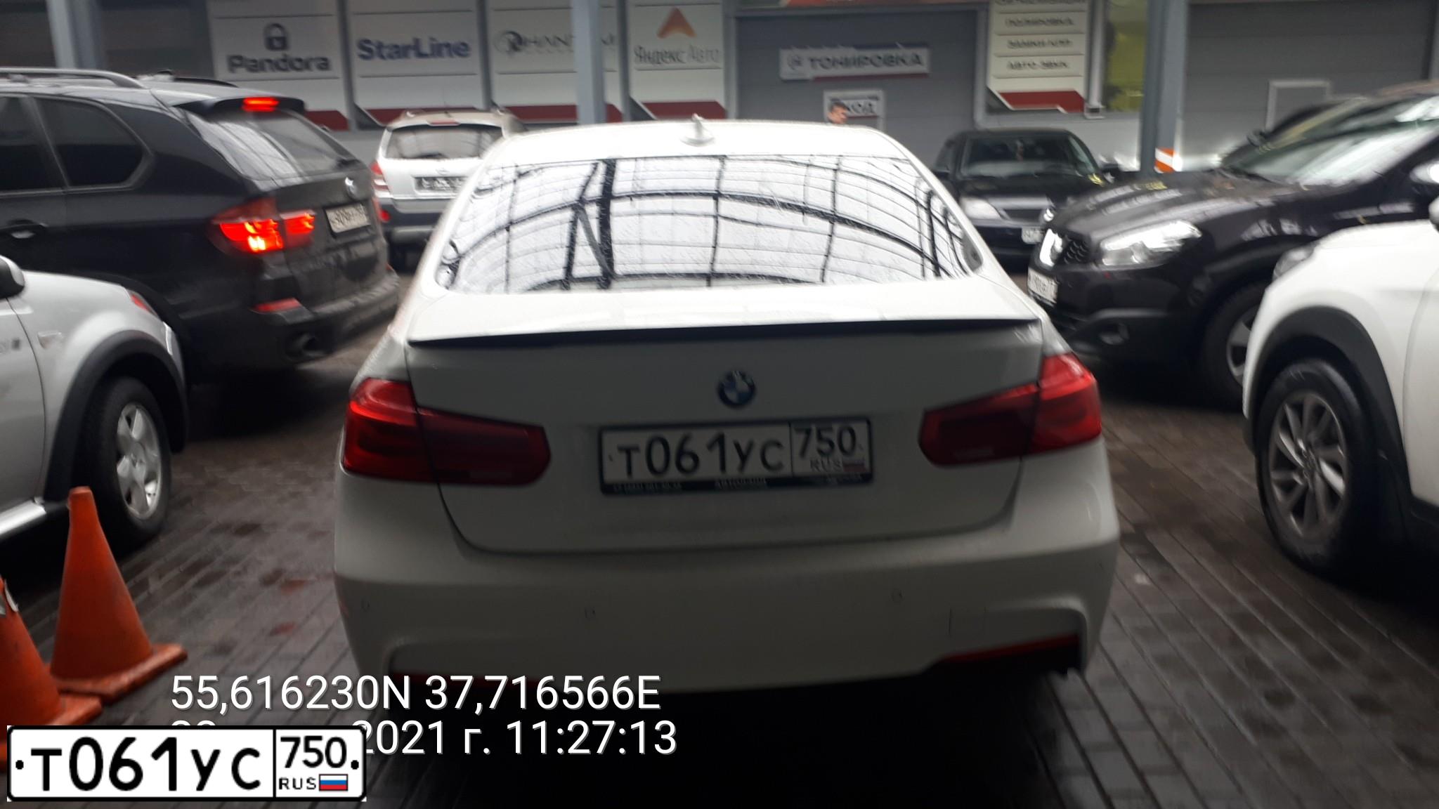 Фото автомобиля BMW 320I, 2016 — госномер Н822УТ82. Цвет: Белый