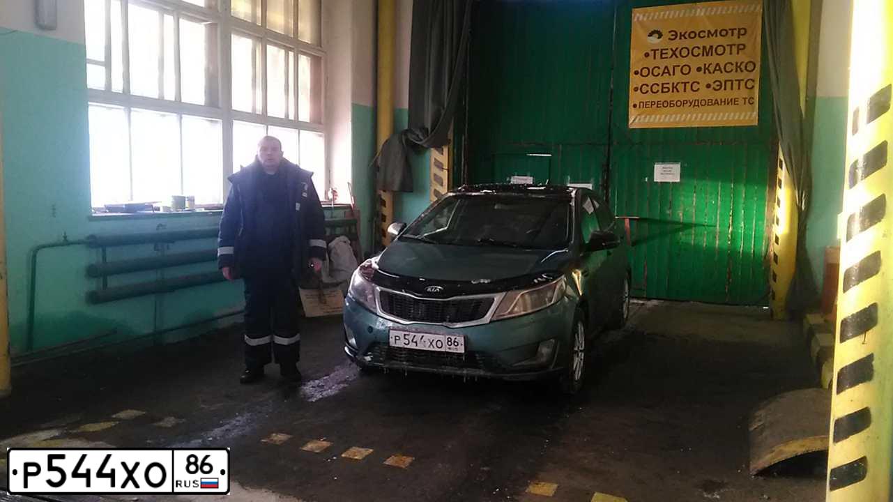 Фото автомобиля KIA RIO, 2012 — госномер О582РР196. Цвет: СВЕТЛО-ЗЕЛЕНЫЙ