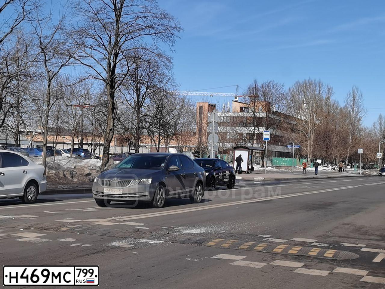 Фото автомобиля SKODA OCTAVIA, 2018 — госномер Н469МС799. Цвет: ТЕМНО-СЕРЫЙ