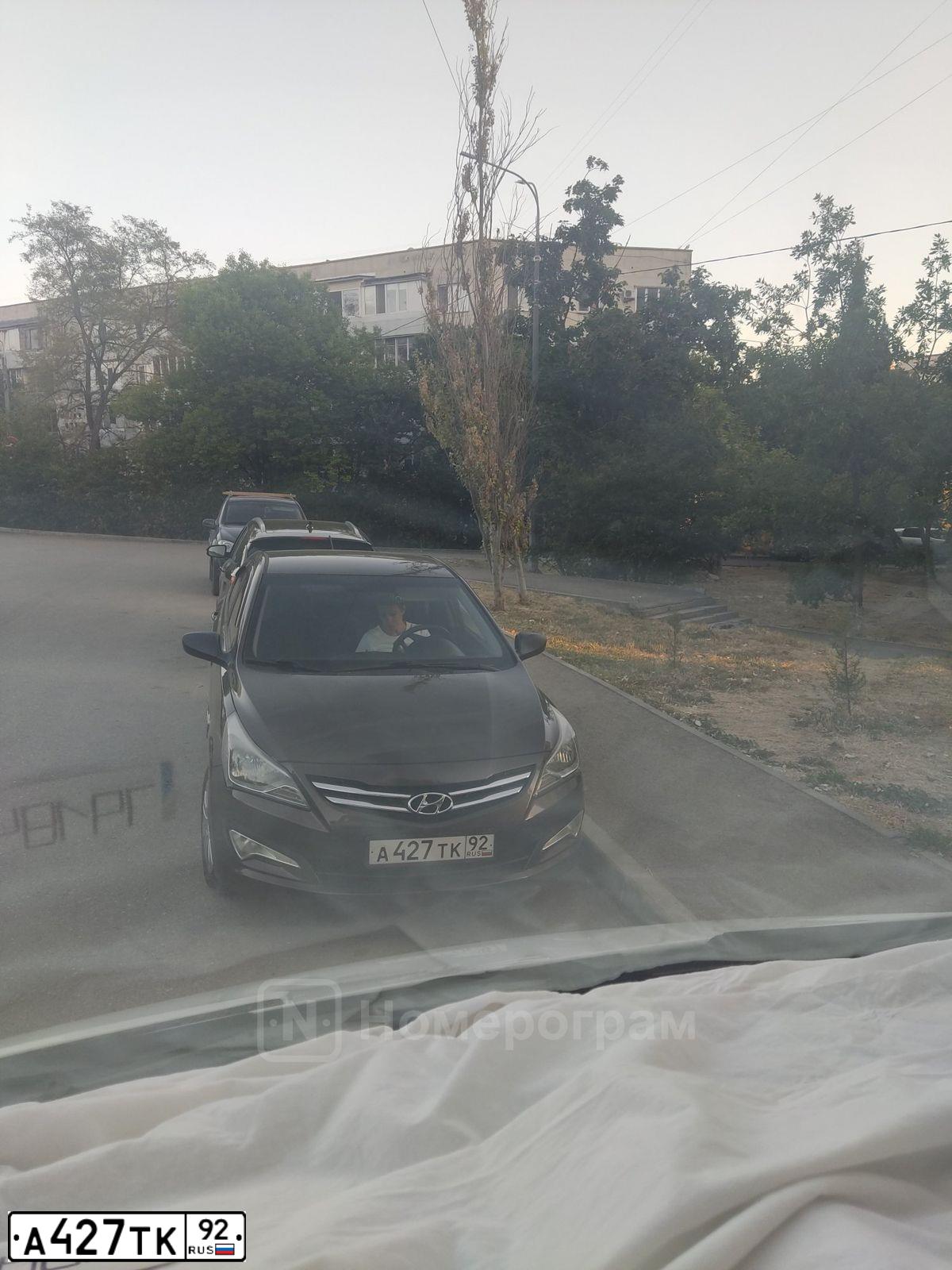 Фото автомобиля HYUNDAI SOLARIS, 2015 — госномер В812ОМ82. Цвет: Коричневый
