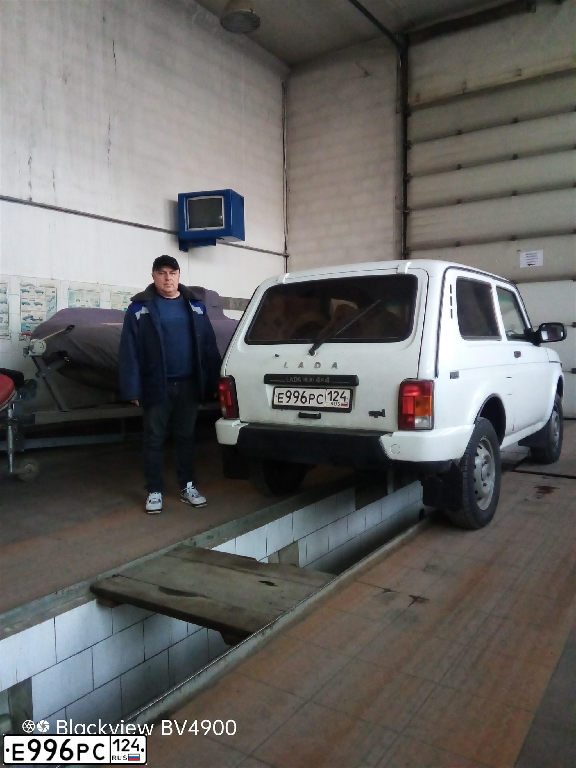 Фото автомобиля LADA 2121 NIVA, 2003 — госномер Е996РС124