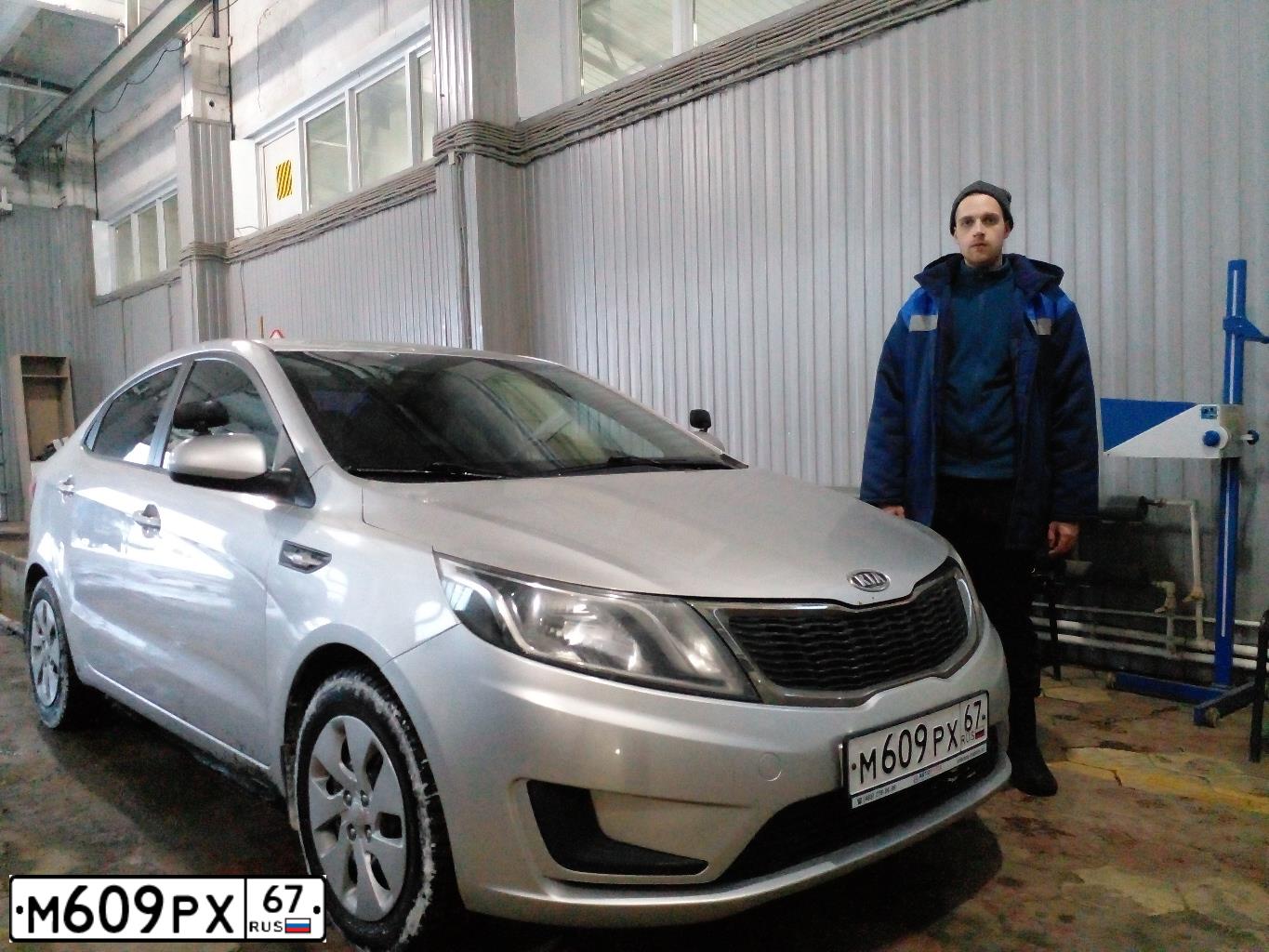 Фото автомобиля KIA RIO, 2011 — госномер М609РХ67. Цвет: СЕРЕБРИСТЫЙ