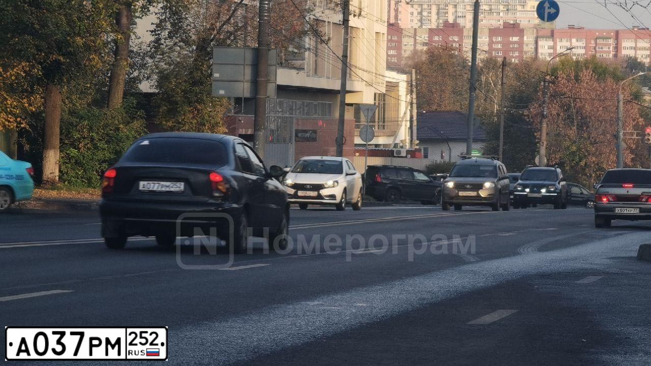 Фото автомобиля NISSAN JUKE, 2013 — госномер А037РМ252. Цвет: Красный