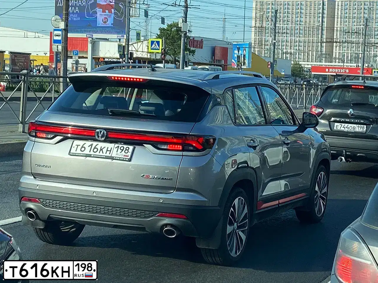 Фото автомобиля CHANGAN CS35PLUS. Цвет: СЕРЫЙ