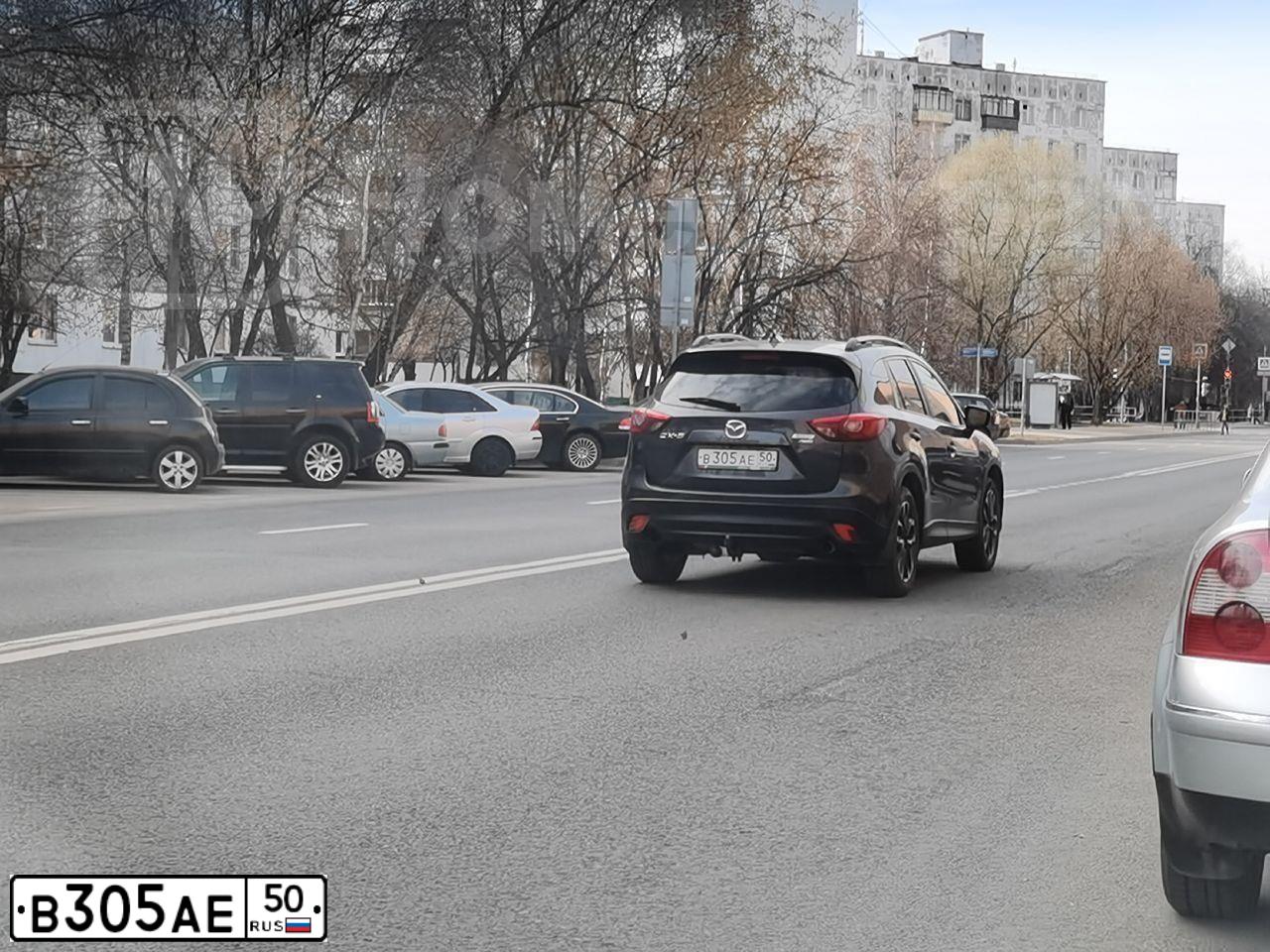 Фото автомобиля MAZDA CX-5, 2013 — госномер В305АЕ50. Цвет: СЕРЫЙ