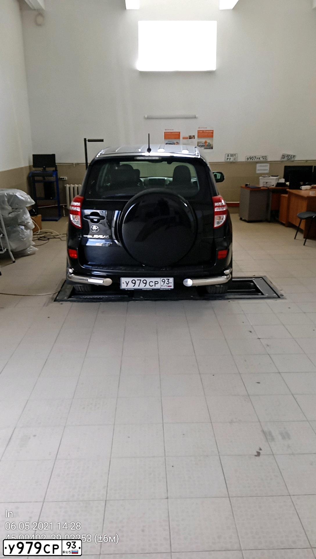 Фото автомобиля TOYOTA RAV4, 2010 — госномер У979СР93. Цвет: ЧЕРНЫЙ