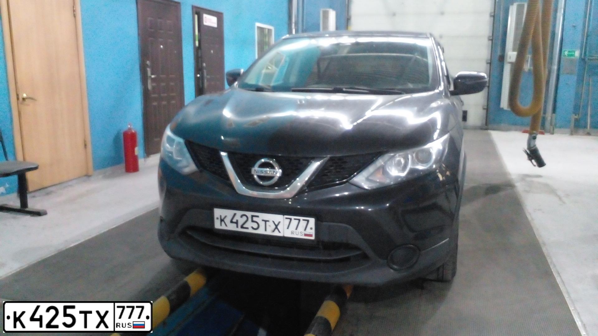 Фото автомобиля NISSAN QASHQAI, 2016 — госномер К425ТХ777. Цвет: ЧЕРНЫЙ