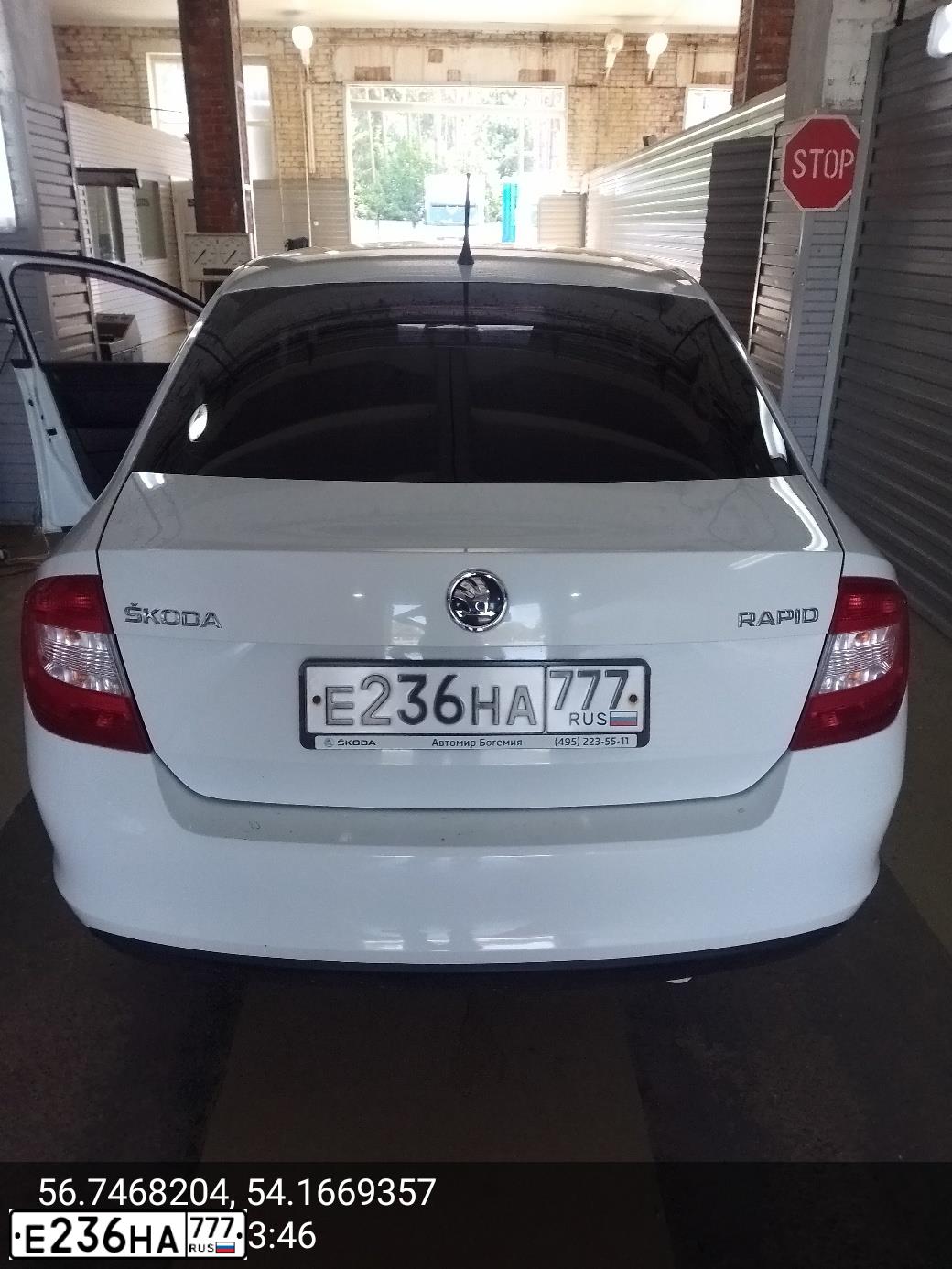 Фото автомобиля SKODA RAPID, 2014 — госномер Р051СМ790. Цвет: Белый