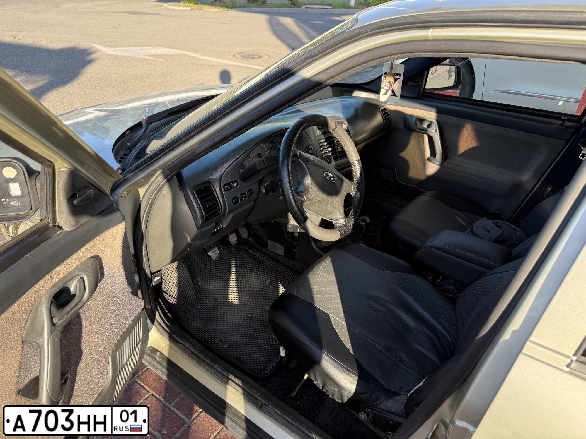 Фото автомобиля LADA 2110, 2006 — госномер А703НН01. Цвет: СЕРЕБРИСТО-БЕЖЕВЫЙ