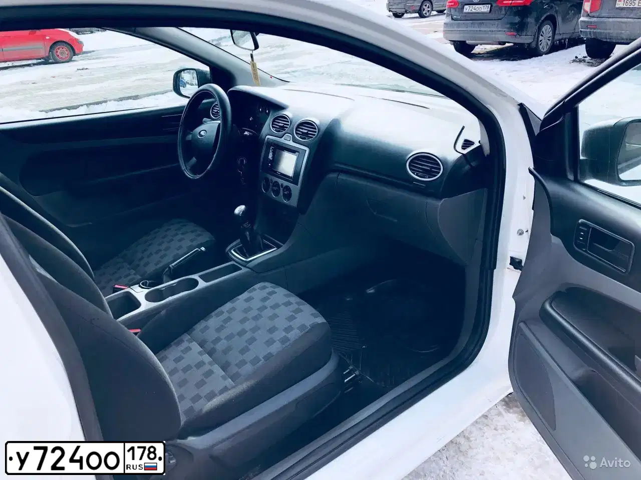 Фото автомобиля FORD FOCUS, 2016 — госномер У724ОО178. Цвет: ЧЕРНЫЙ
