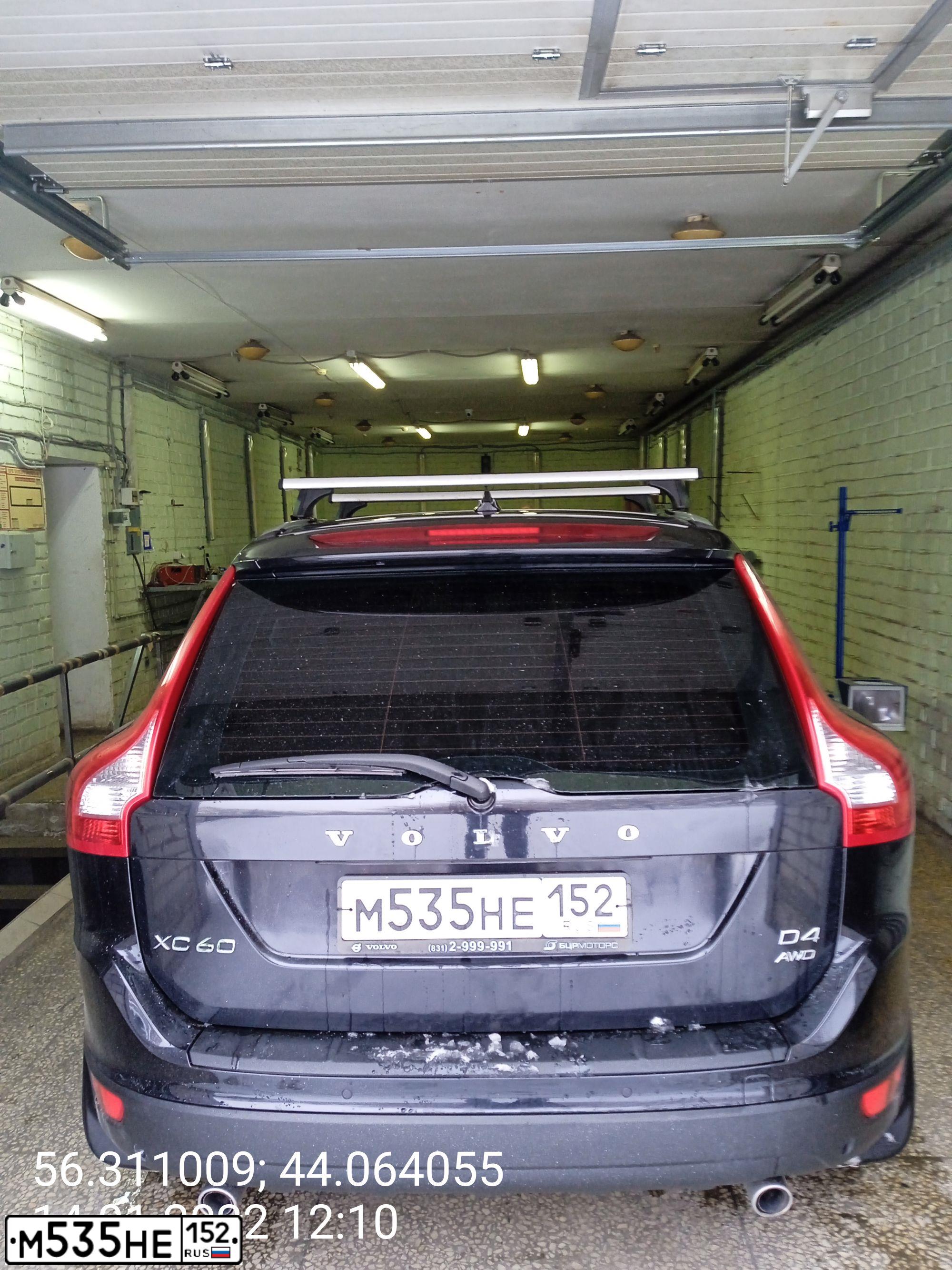 Фото автомобиля VOLVO XC60, 2013 — госномер М535НЕ152. Цвет: ЧЕРНЫЙ