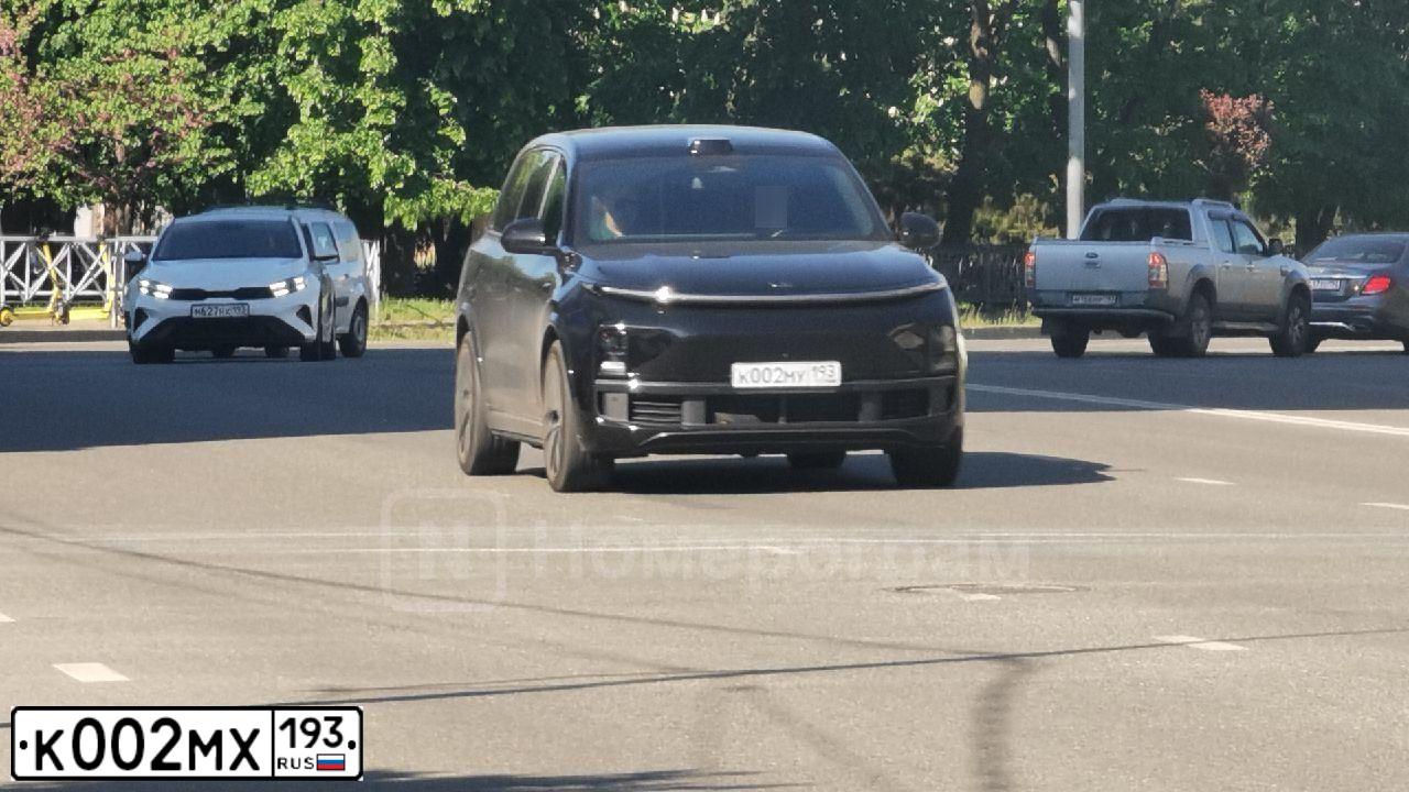 Фото автомобиля MERCEDES-BENZ S-CLASS, 2021 — госномер К002МХ193. Цвет: Белый