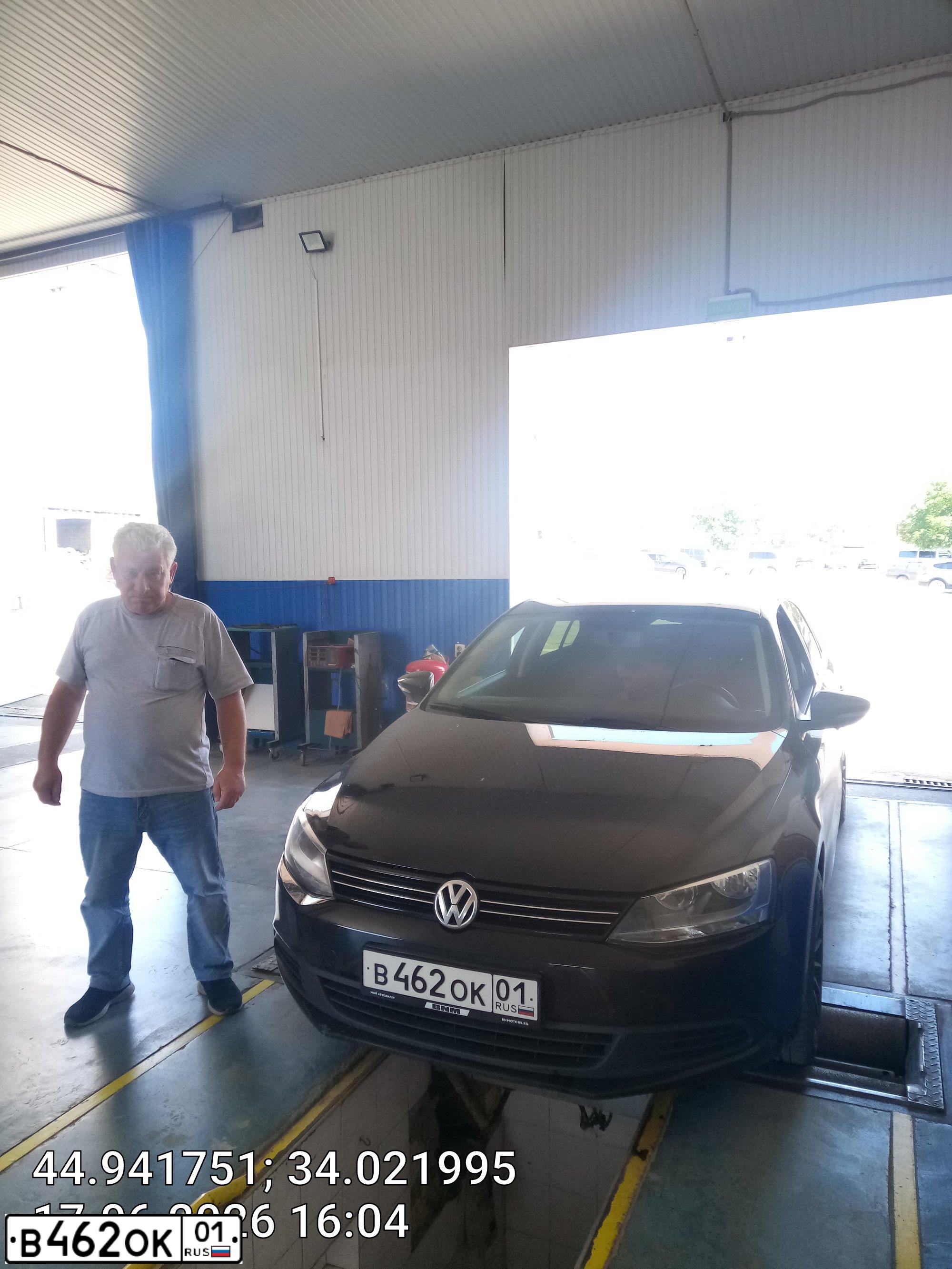 Фото автомобиля VOLKSWAGEN JETTA, 2014 — госномер В462ОК01. Цвет: ЧЕРНЫЙ