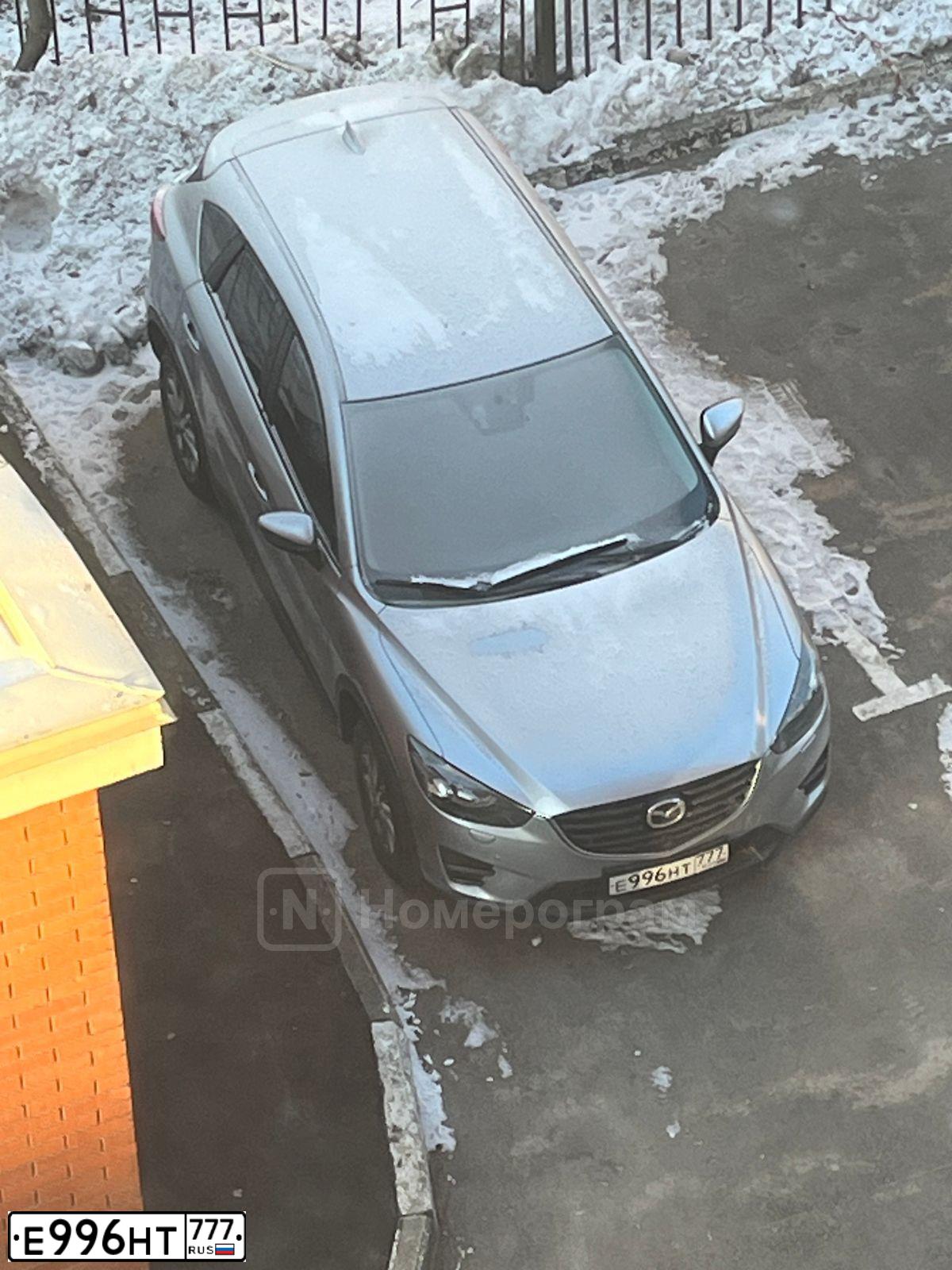 Фото автомобиля MAZDA CX-5, 2015 — госномер Е996НТ777. Цвет: СЕРЫЙ