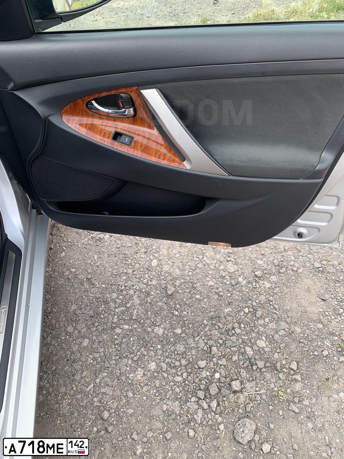 Фото автомобиля TOYOTA CAMRY, 2011 — госномер В999ОА42. Цвет: СЕРЕБРИСТЫЙ МЕТАЛЛИК