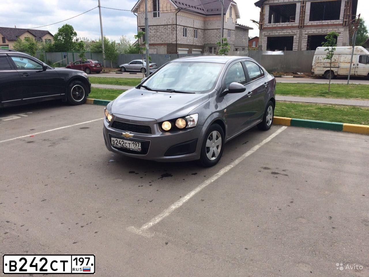 Фото автомобиля CHEVROLET AVEO, 2012 — госномер В242СТ197. Цвет: Серый