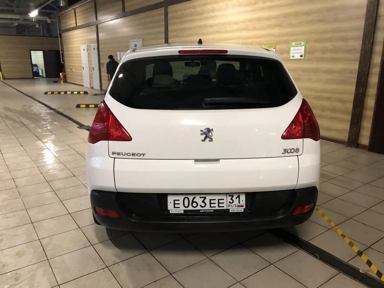 Фото автомобиля PEUGEOT 3008, 2012 — госномер Е063ЕЕ31. Цвет: Белый