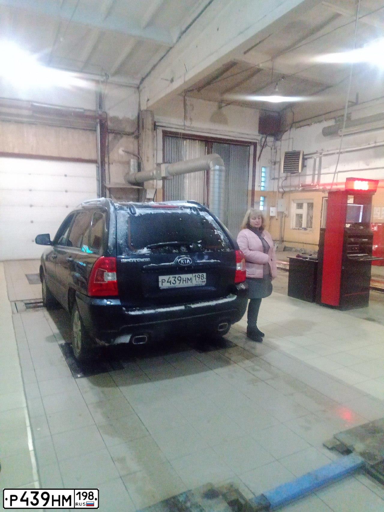 Фото автомобиля KIA SPORTAGE, 2009 — госномер Р565ТК47. Цвет: ЧЕРНЫЙ ПЕРЛАМУТР