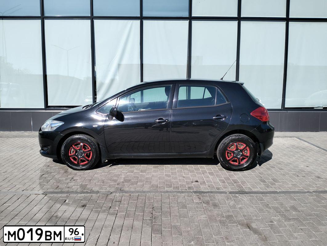 Фото автомобиля TOYOTA AURIS, 2008 — госномер Х218ВЕ196. Цвет: ЧЕРНЫЙ