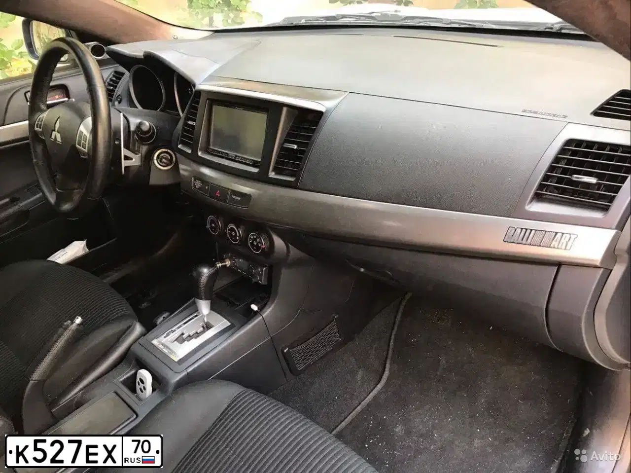 Фото автомобиля MITSUBISHI LANCER, 2014 — госномер Е211ТМ123. Цвет: БЕЛЫЙ