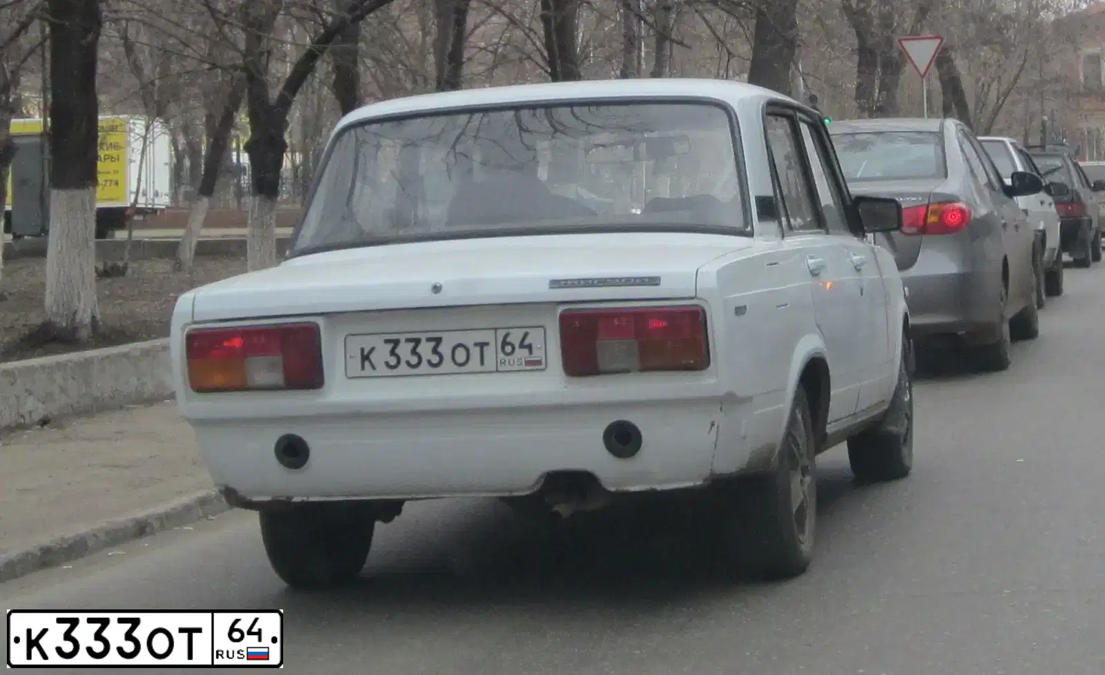 Фото автомобиля LADA 2112 LADA, 2004 — госномер К333ОТ64. Цвет: СВЕТЛО-СЕРЕБРИСТЫЙ МЕТАЛЛ