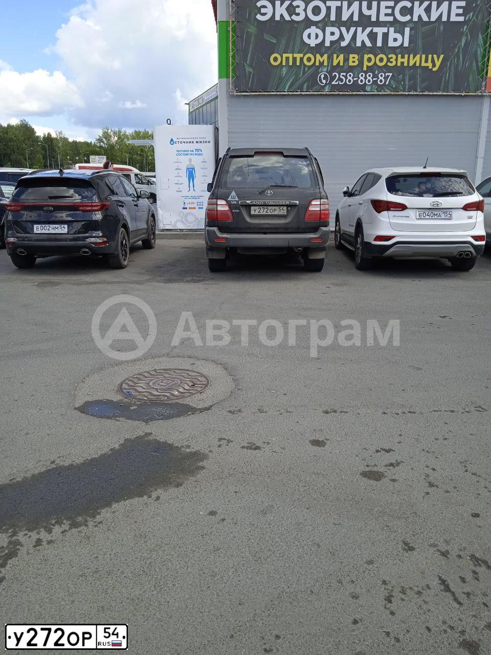 Фото автомобиля TOYOTA LANDCRUISER, 2002 — госномер У272ОР54. Цвет: ЧЕРНЫЙ