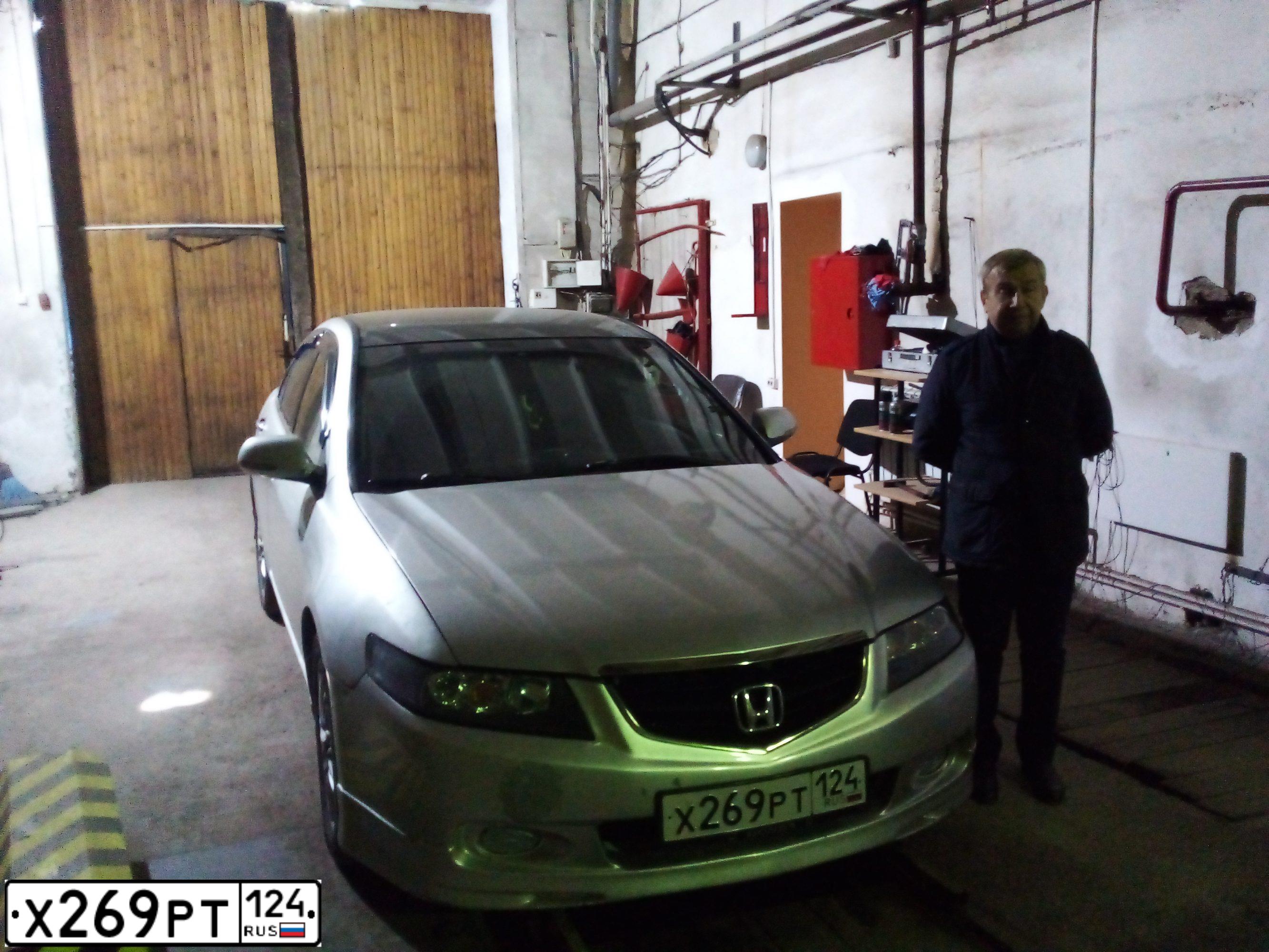 Фото автомобиля HONDA ACCORD, 2004 — госномер М666МВ177. Цвет: Серебристый