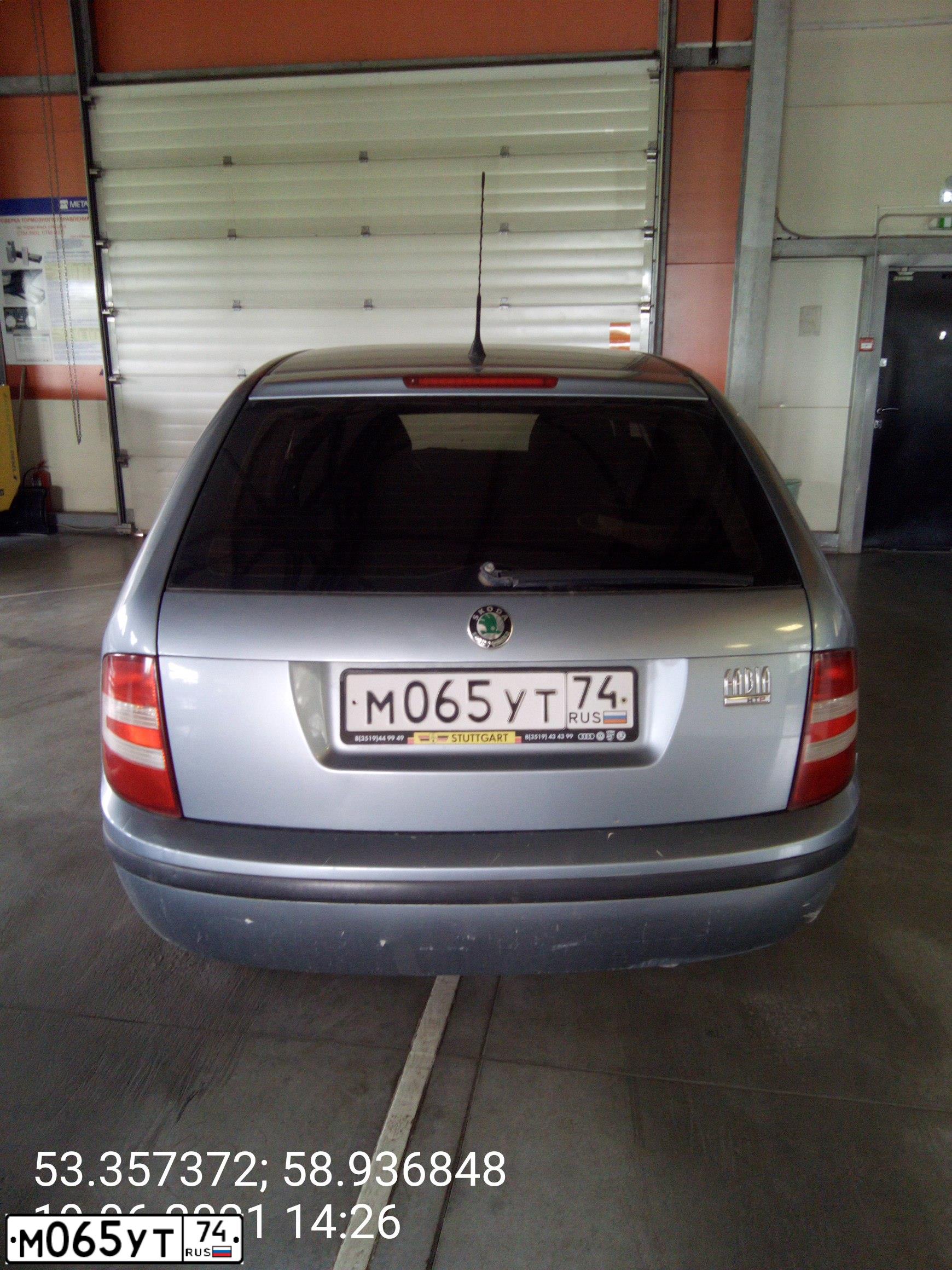 Фото автомобиля SKODA FABIA, 2006 — госномер М065УТ74. Цвет: СЕРО-ГОЛУБОЙ