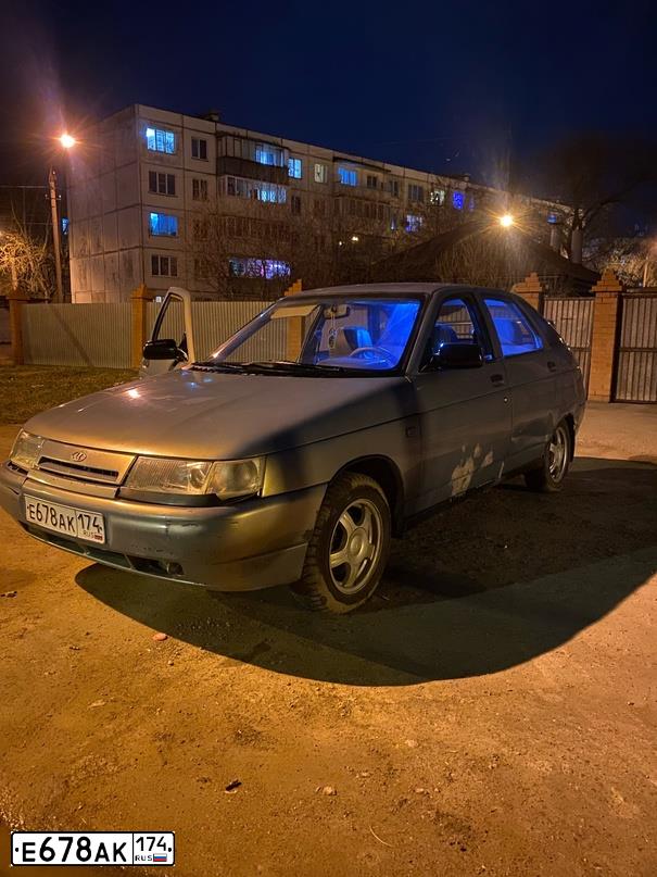 Фото автомобиля LADA 2112, 2002 — госномер Е678АК174. Цвет: ЗОЛОТИСТО-СЕРЫЙ
