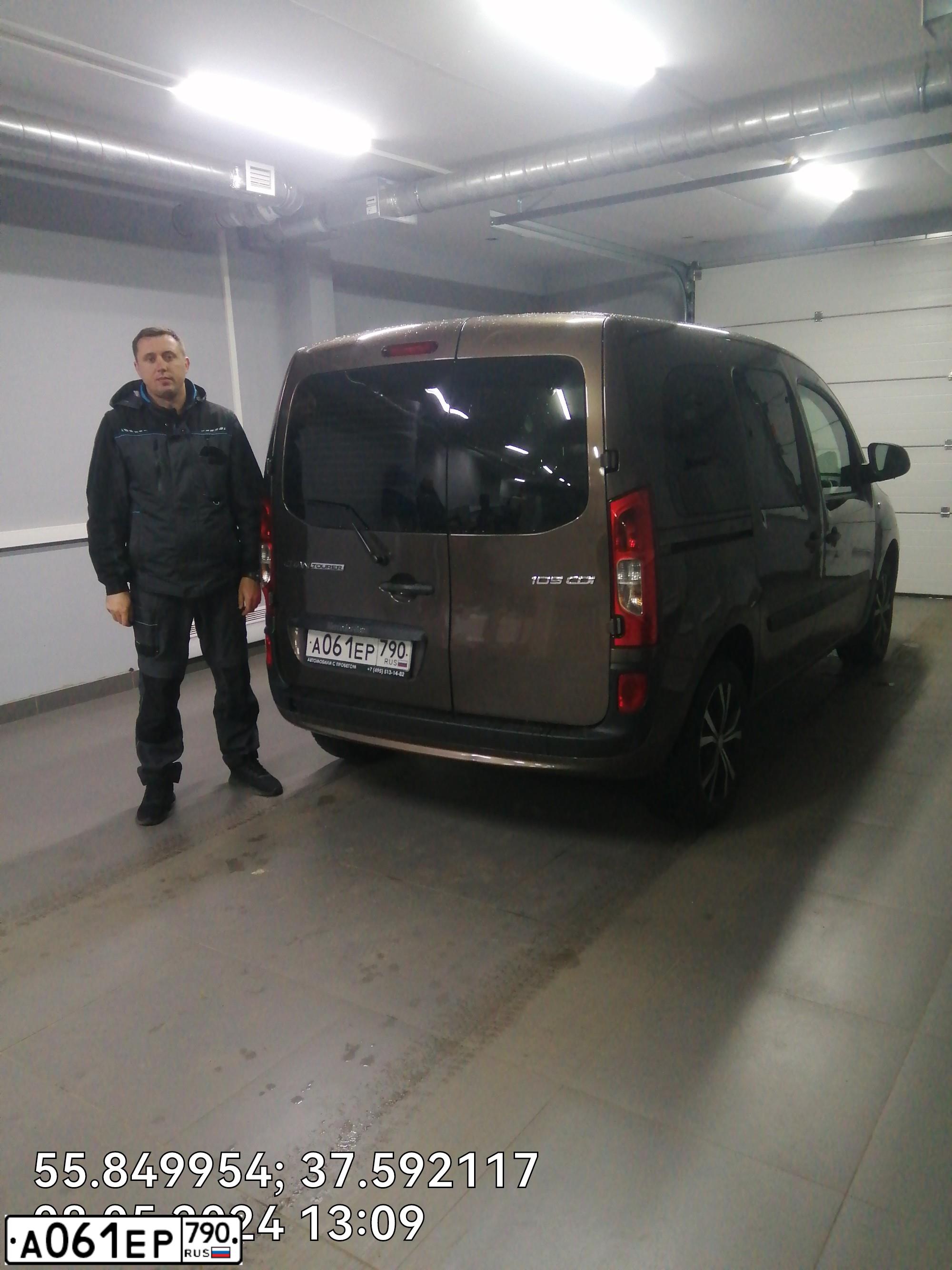 Фото автомобиля MERCEDES CITAN, 2016 — госномер В435КЕ977. Цвет: Коричневый