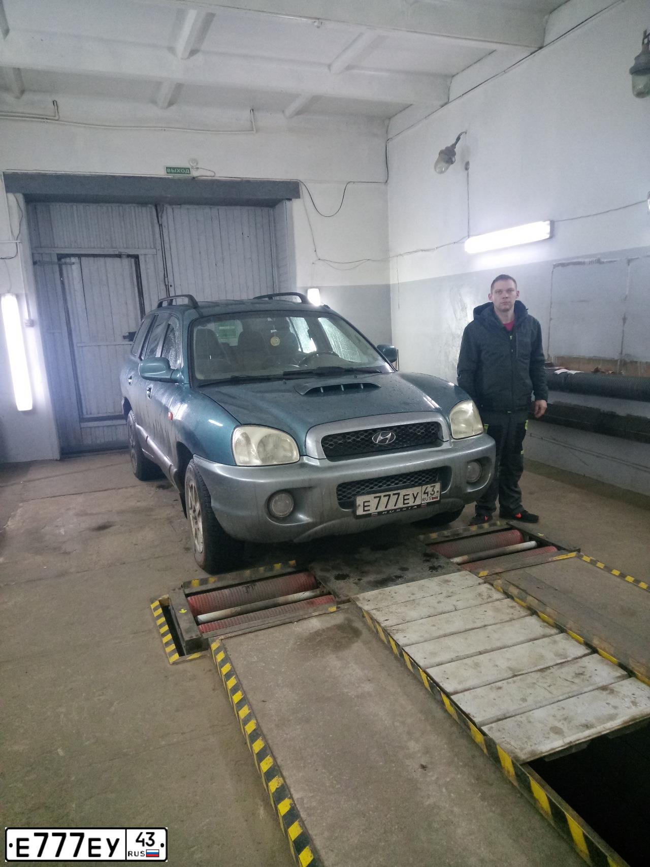 Фото автомобиля MAZDA 3, 2005 — госномер Е777ЕУ43. Цвет: Серый